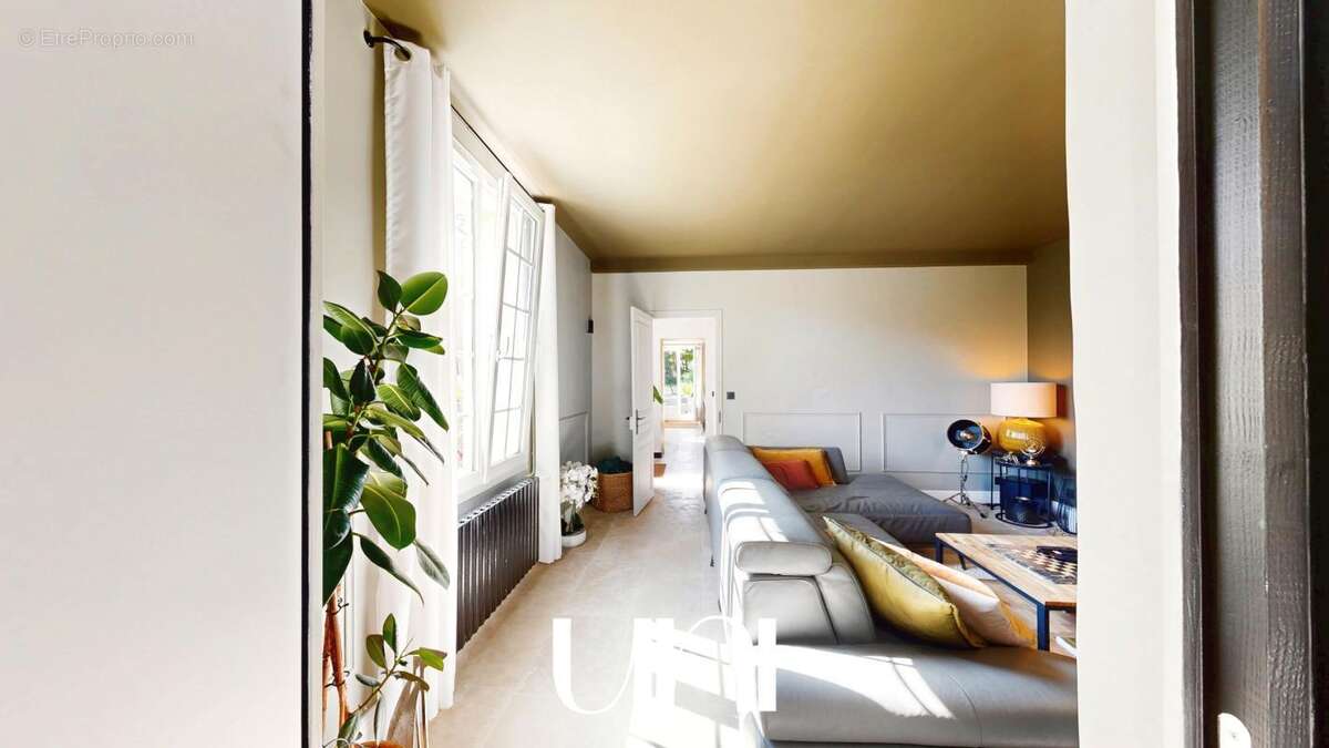 Maison 7 pièces de 230m² avec gîte indépendant - BAYEUX - photo 9