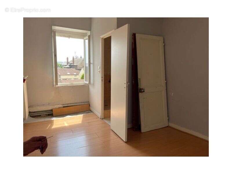 Appartement 450 m² à Sens  - photo 6