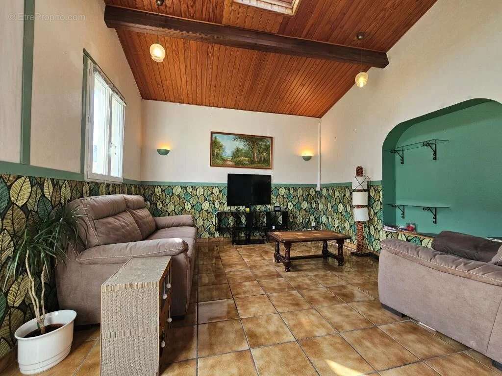 Maison à SAINT-YZAN-DE-SOUDIAC