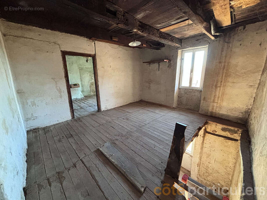 Maison avec dépendances à rénover - photo 12
