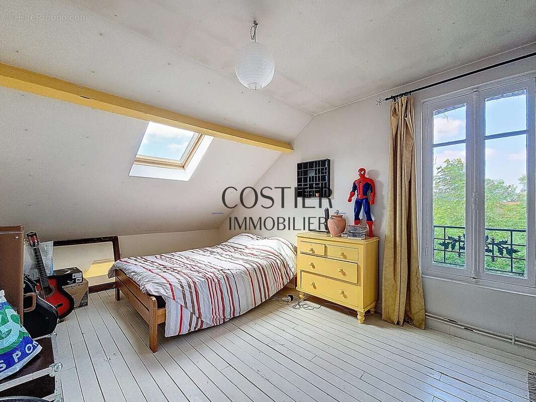 Maison à CHENNEVIERES-SUR-MARNE