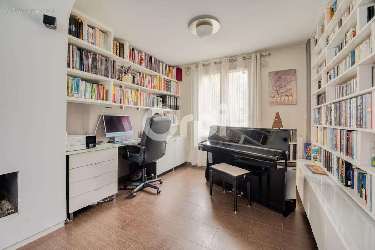 Maison à BUSSY-SAINT-GEORGES