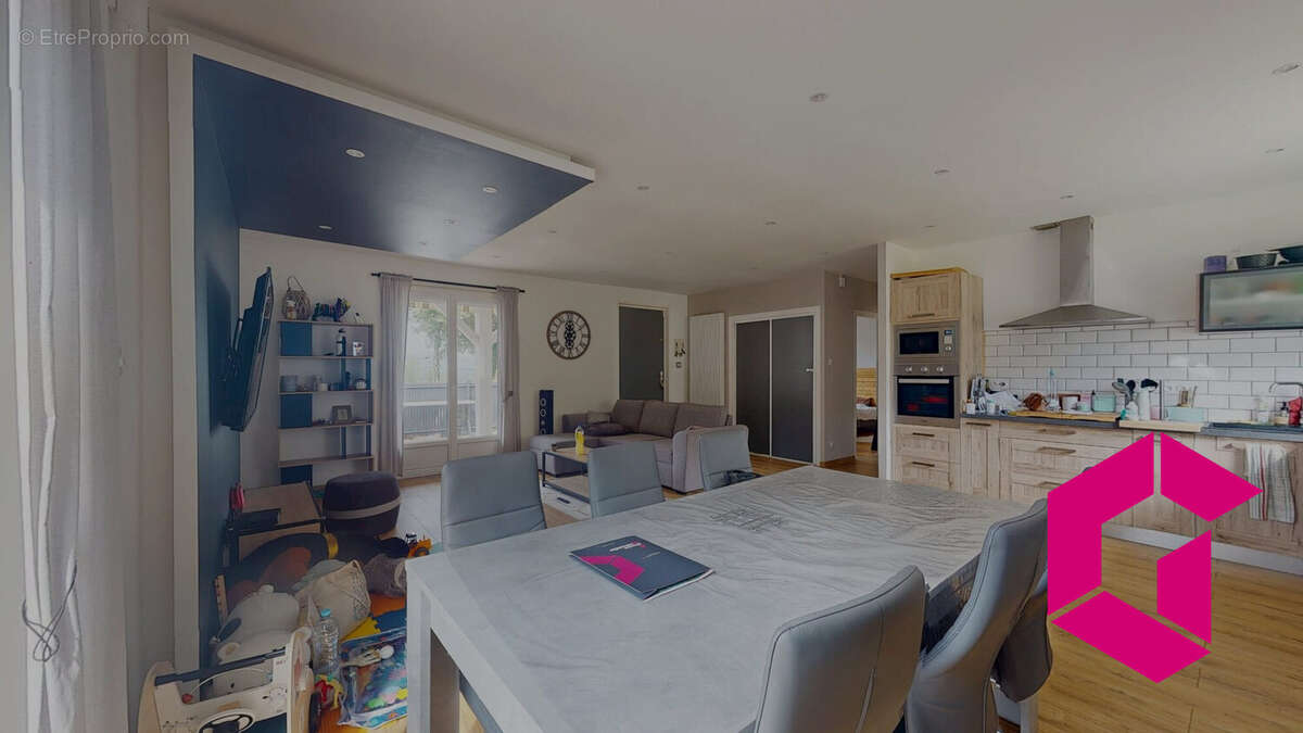 Maison à BELLEGARDE-EN-FOREZ