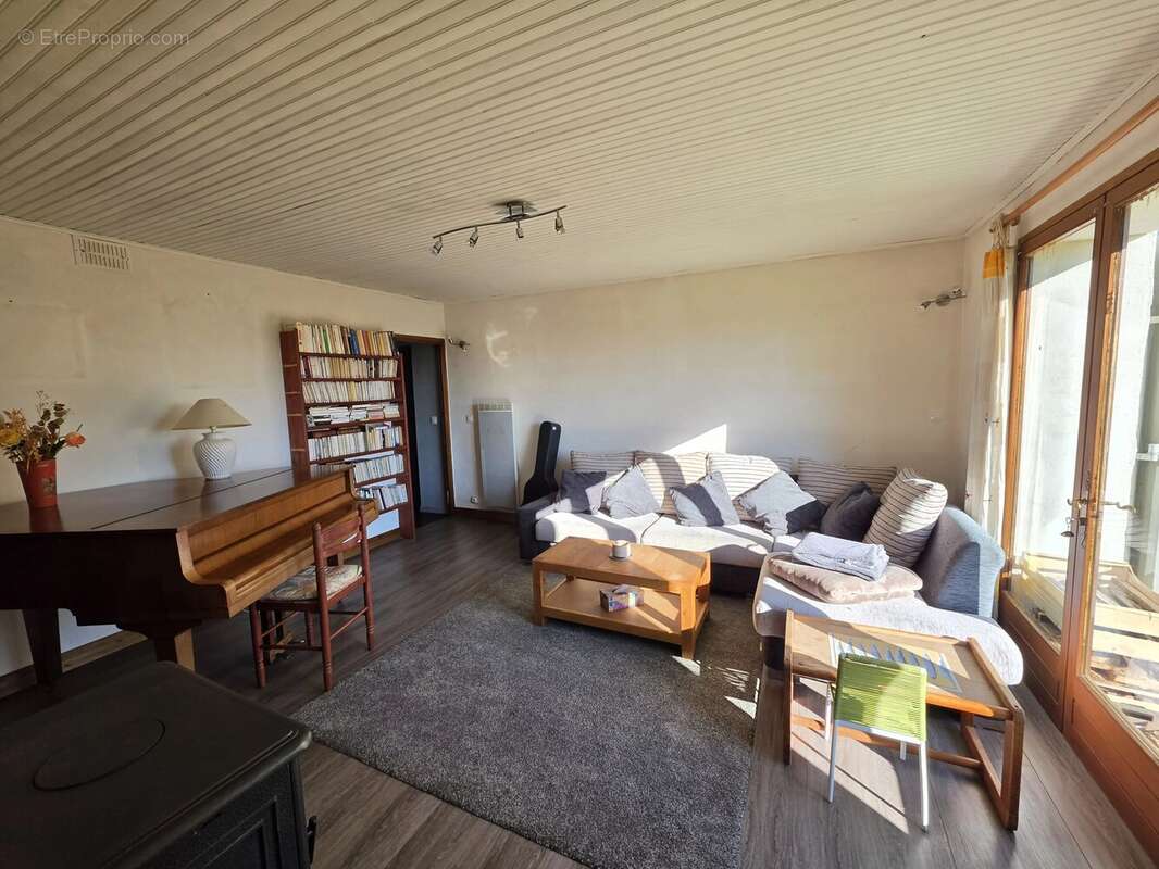 Maison à MONTAIGU-DE-QUERCY