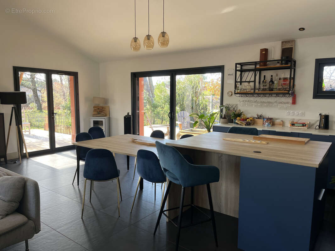 Maison à VENDAYS-MONTALIVET