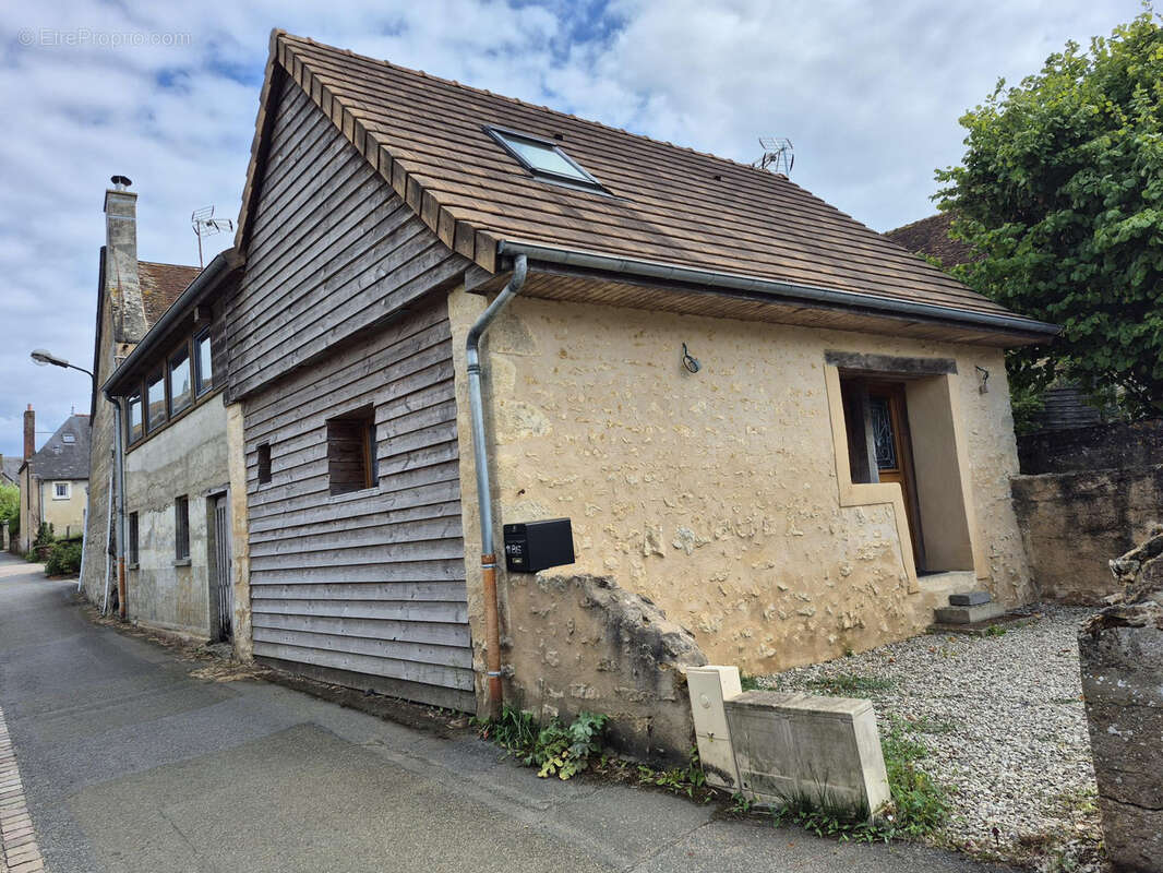 Maison à DOMFRONT-EN-CHAMPAGNE