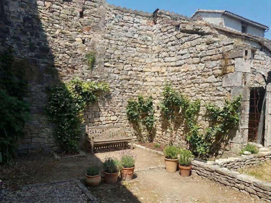  À VENDRE : Maison de caractère en pierres + dépendance - Cœur de Berrias ! - photo 2