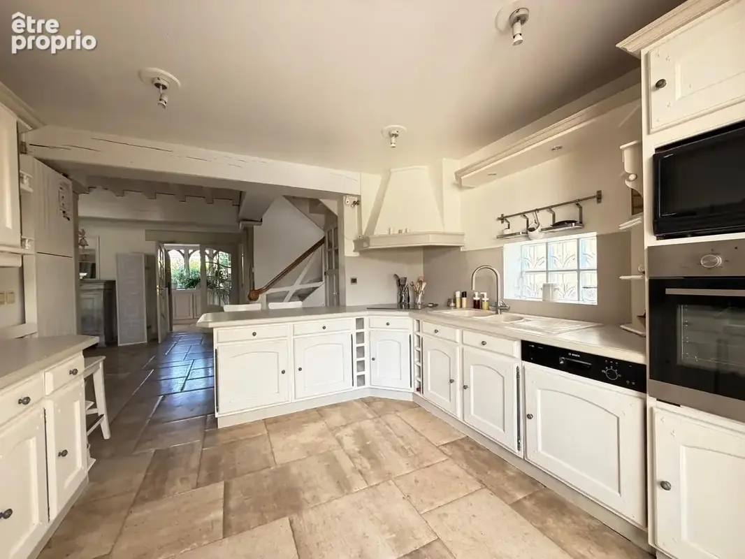 Charmante maison traditionnelle - 130 m2 habitables - 5 chambres - 396 m2 de terrain - photo 5