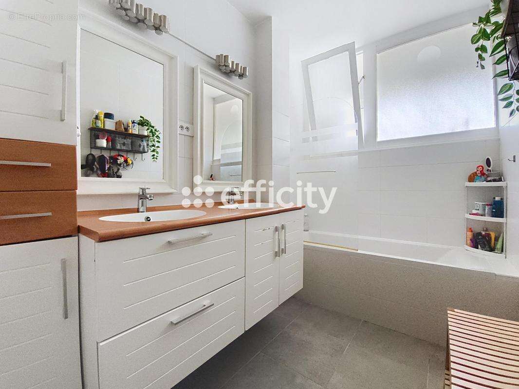 Appartement à SAINT-GRATIEN