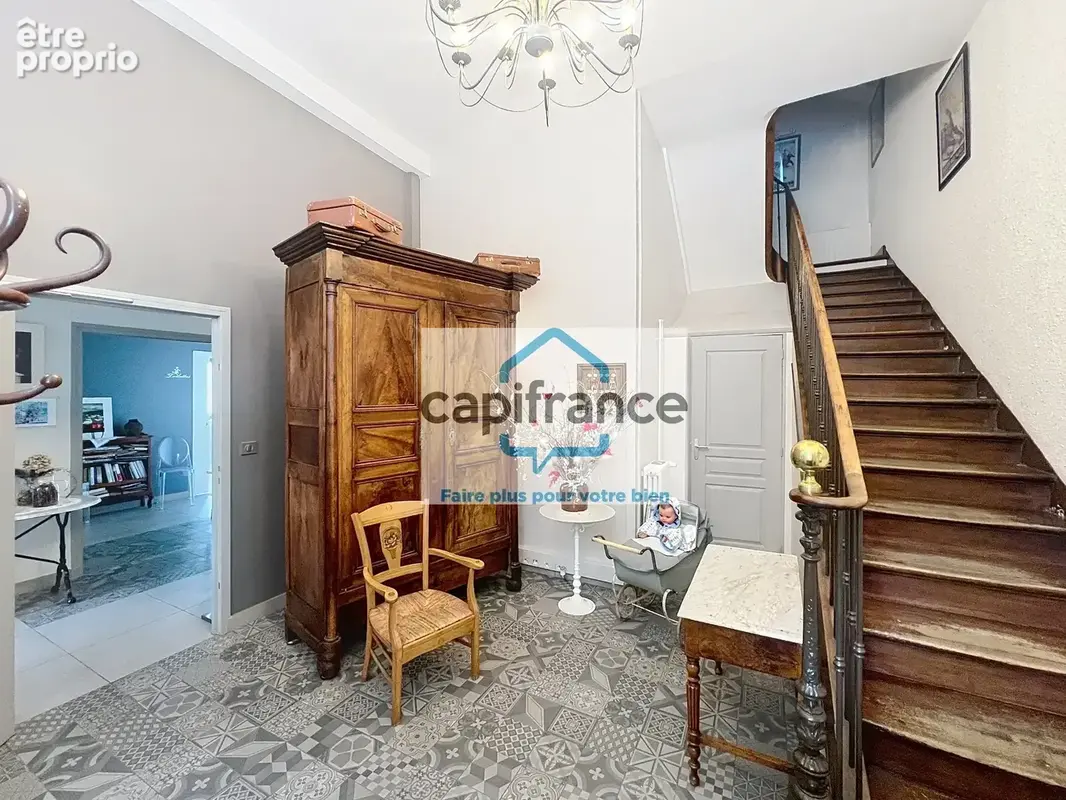 A vendre VALGELON-LA ROCHETTE (73) Murs 406 m² + sous sol, sur parcelle de 1 053m² - photo 2