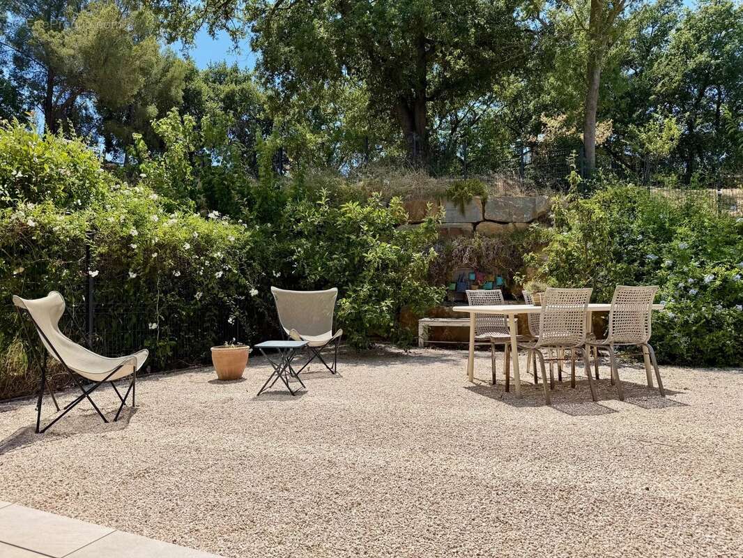 Appartement 59 m² à Saint-Cyr-Sur-Mer  - photo 2