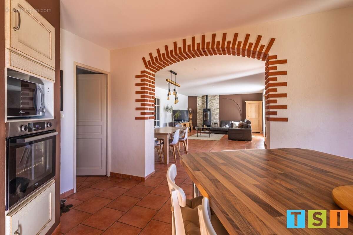 Maison à MONTESQUIEU-VOLVESTRE