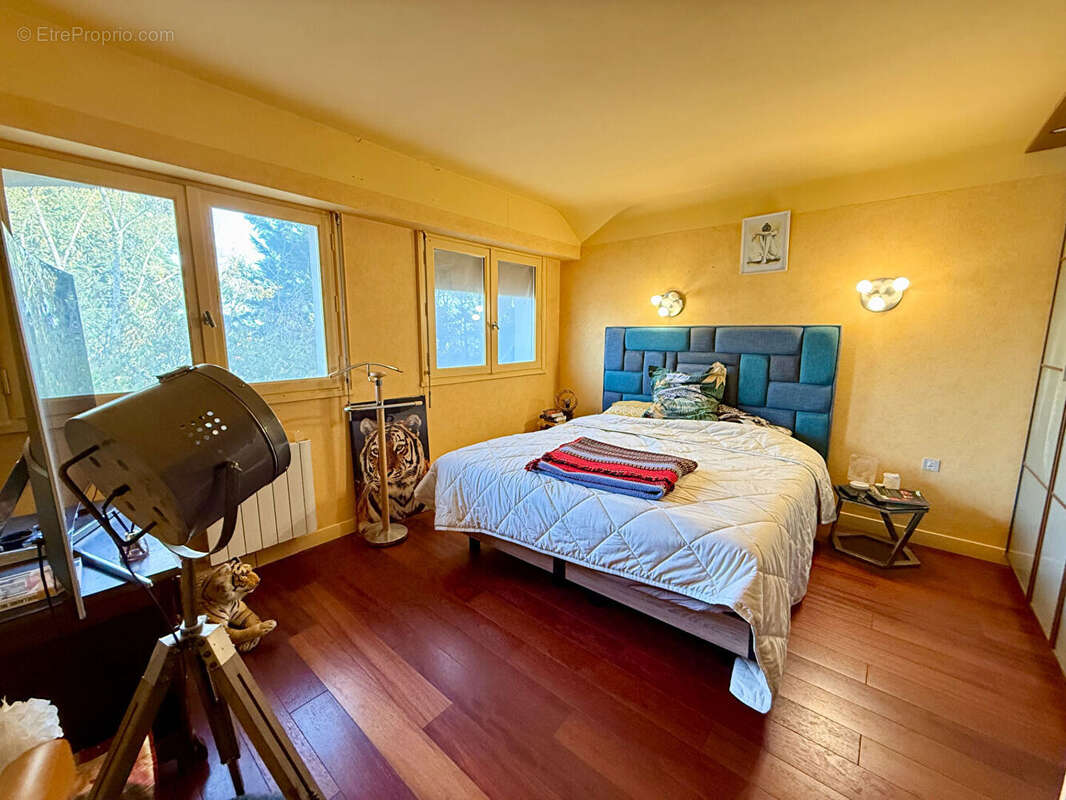 Maison à COMMELLE-VERNAY