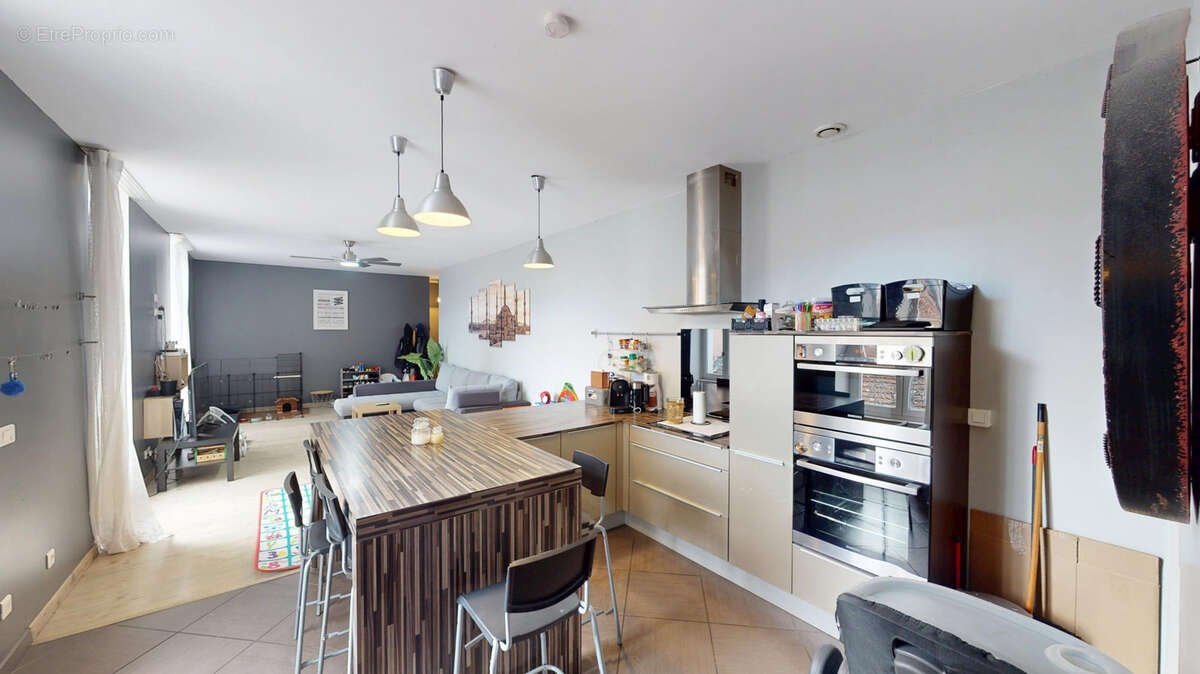Appartement à LE CHAMBON-FEUGEROLLES