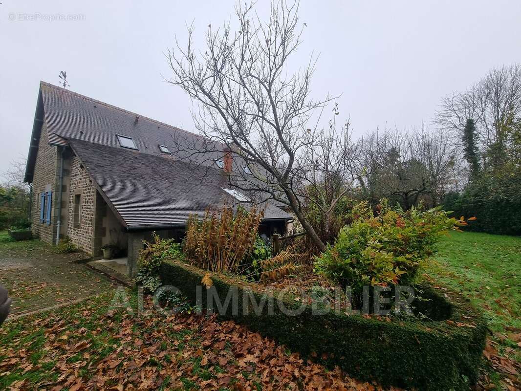 Maison à LE MELE-SUR-SARTHE