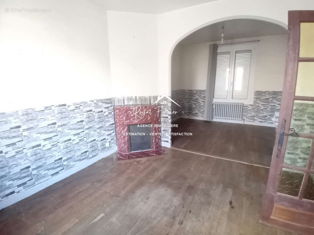 Séjour-salon de 23 m2  - Maison à SAINTE-MAURE-DE-TOURAINE