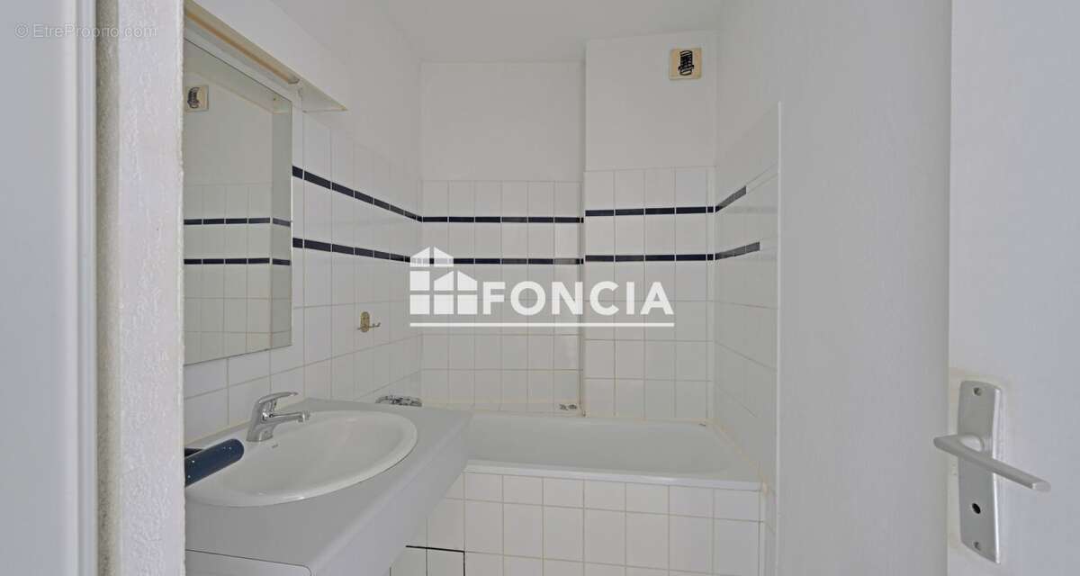 T2 traversant avec double balcon – Quartier Gare - photo 10