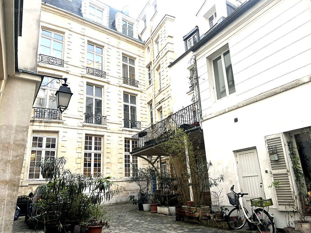 Appartement à PARIS-2E