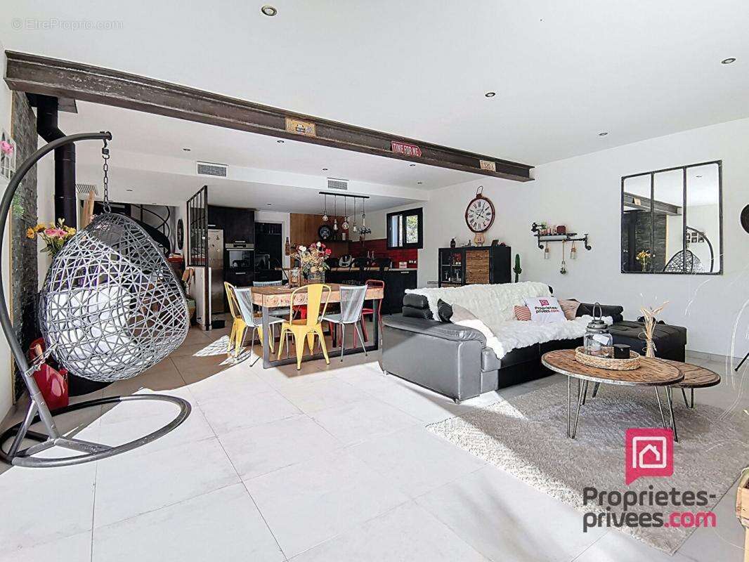 Maison à SAINT-MAXIMIN-LA-SAINTE-BAUME