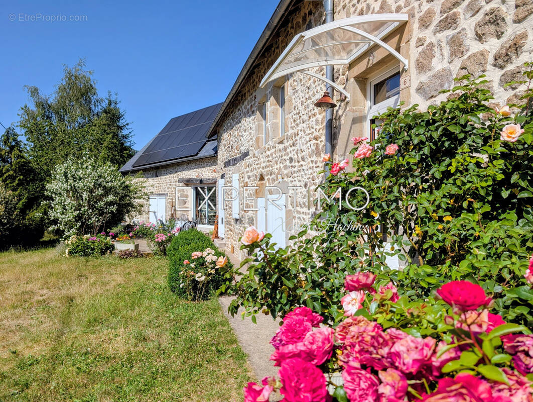 Maison à SAINT-JULIEN-LA-GENESTE