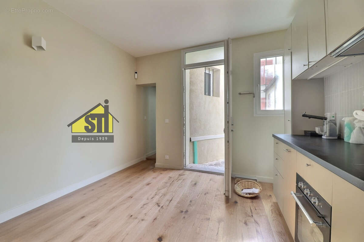 Appartement à PARIS-14E