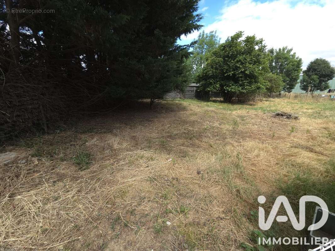 Terrain 737 m² à Saint-Prouant  - photo 4
