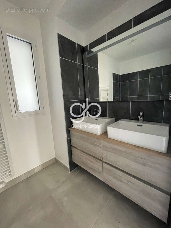 Appartement à MAUGUIO