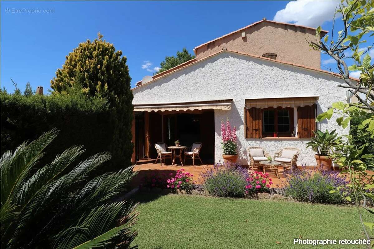 Maison à SAINT-CYR-SUR-MER