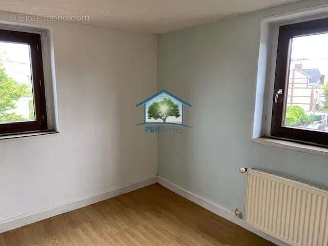 Petit Immeuble rue Dufay, proximité JDP - photo 10
