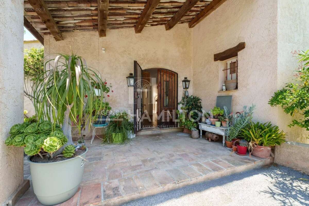 Biot villa avec vue, 4 chambres et une maison d'amis avec 2 cham - photo 12