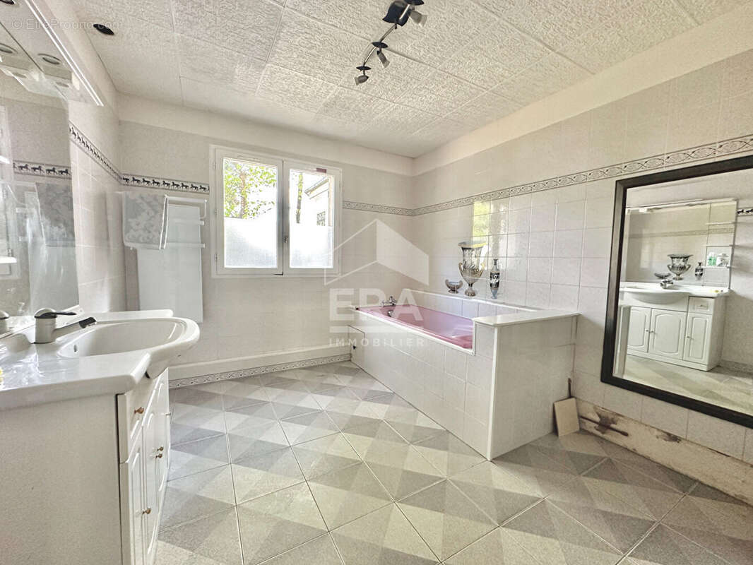 Maison à SAINT-PIERRE-LES-NEMOURS