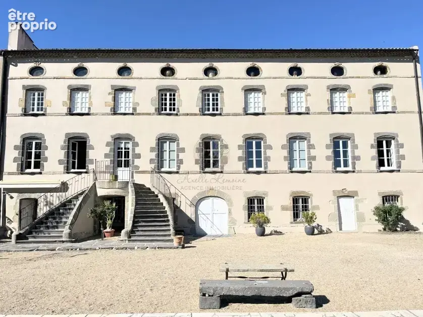 Busséol   Château du XVIIIᵉ siècle au cœur d’un domaine de plus d’un hectare - photo 2