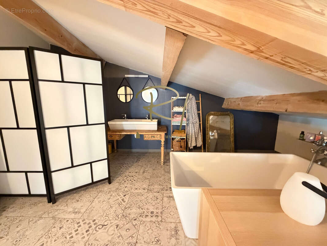 Maison à SAINT-SAUVEUR-DE-CRUZIERES