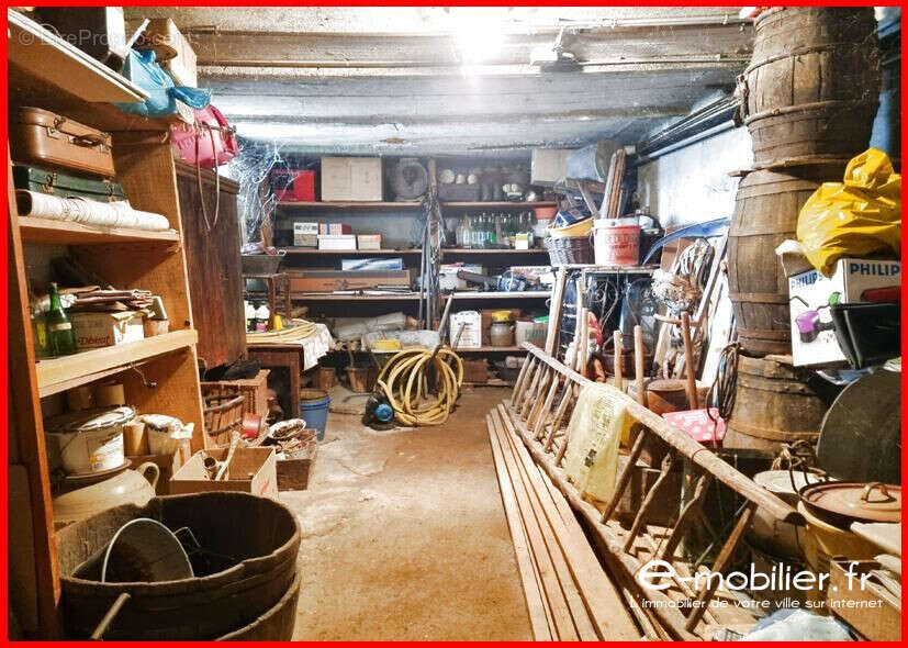 Maison à SAINT-CYR-DE-FAVIERES