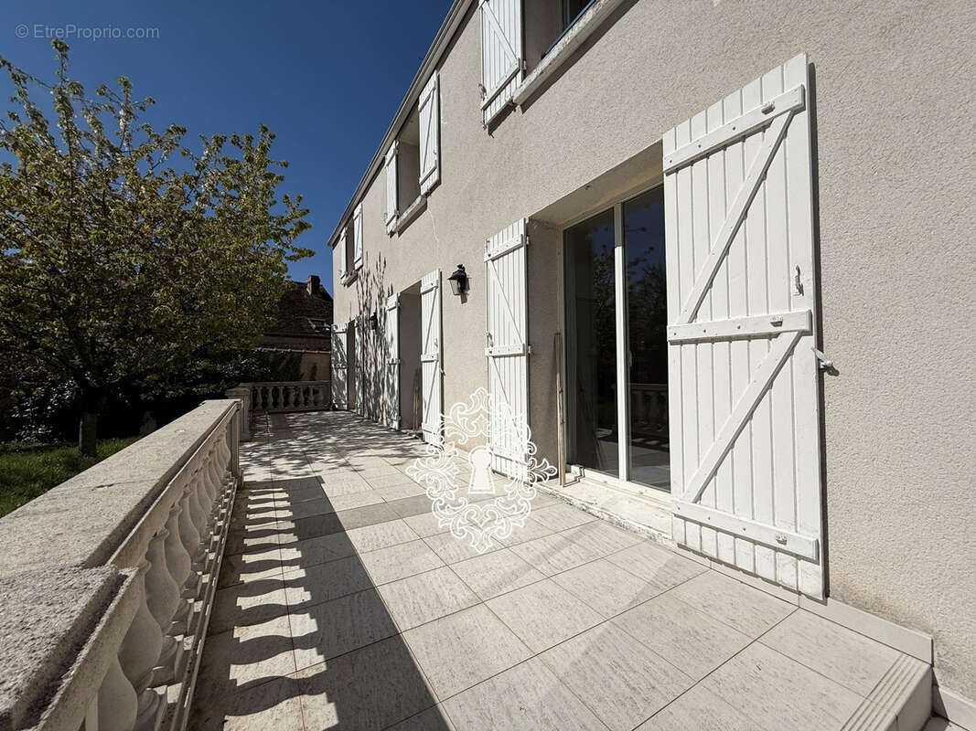 Maison à LONGUEVILLE