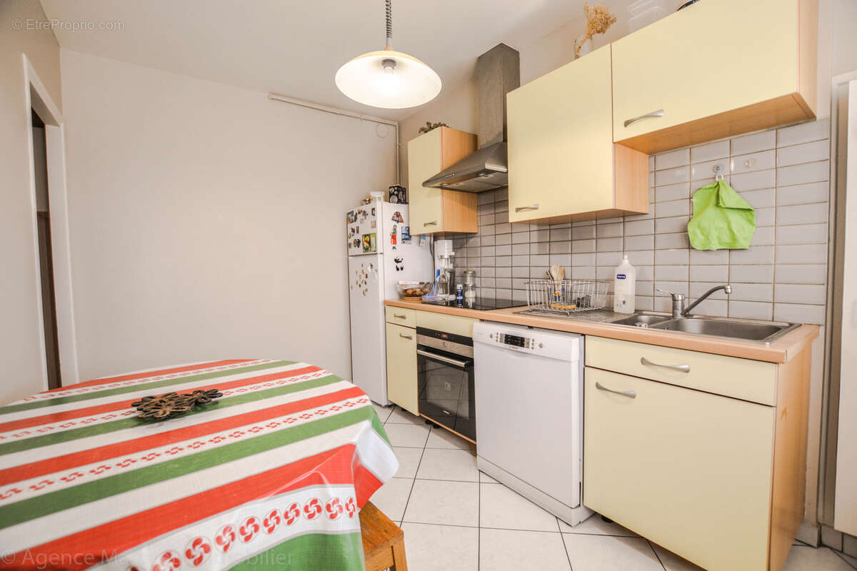 Appartement à COURBEVOIE