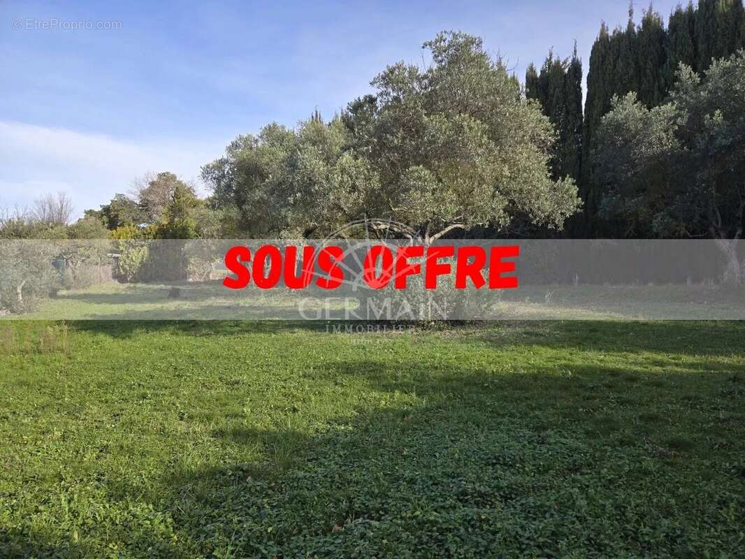 Terrain à LAGNES