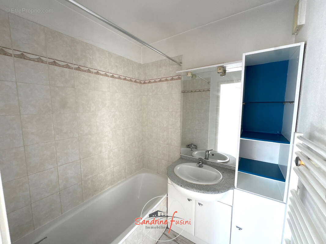 idéalement situé, bel appartement 3 pièces d'une surface de 51 m2 en dernier étage avec garage. - photo 5