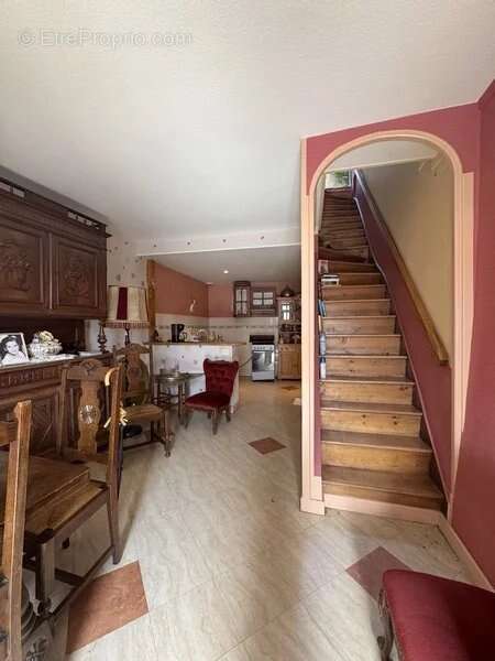 Maison avec terrain au centre de la Mure. - photo 7