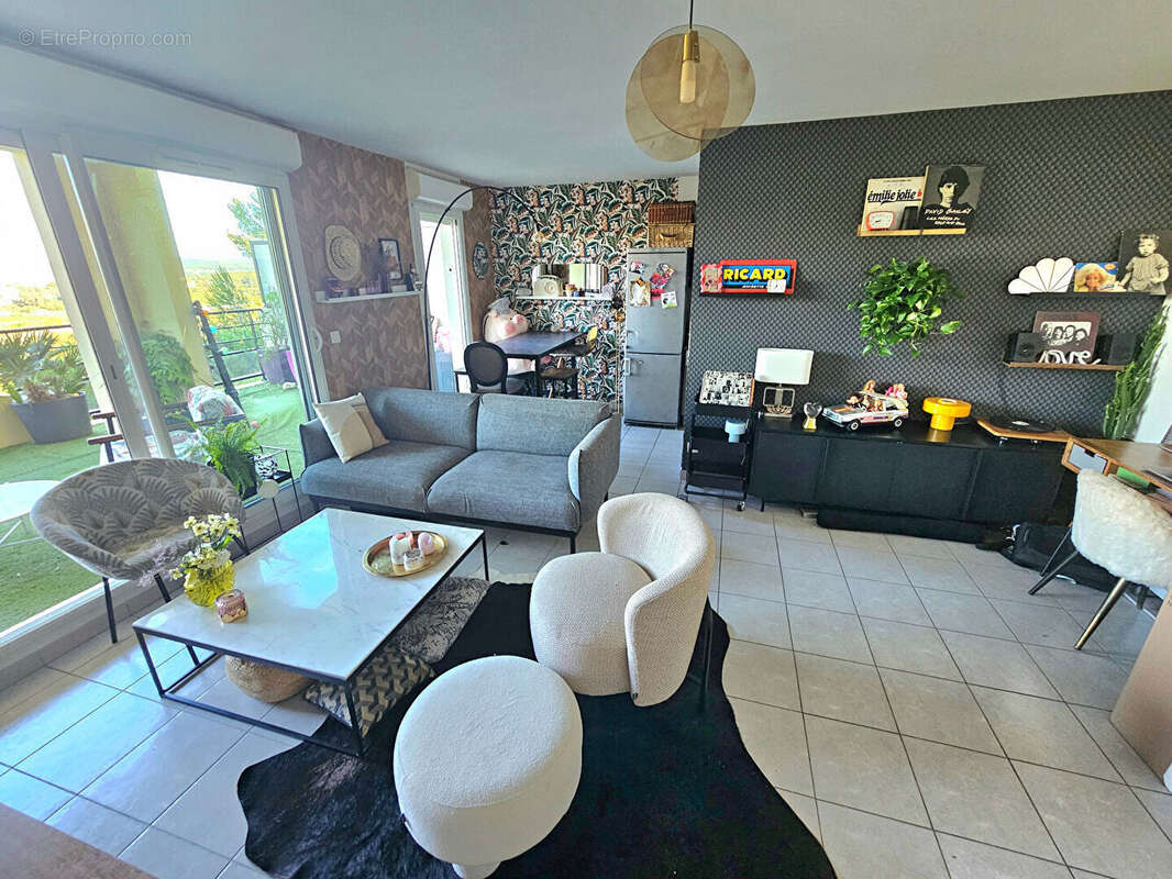 La Duranne - Appartement T3 - Vue dégagée avec terrasse + Parking - photo 5
