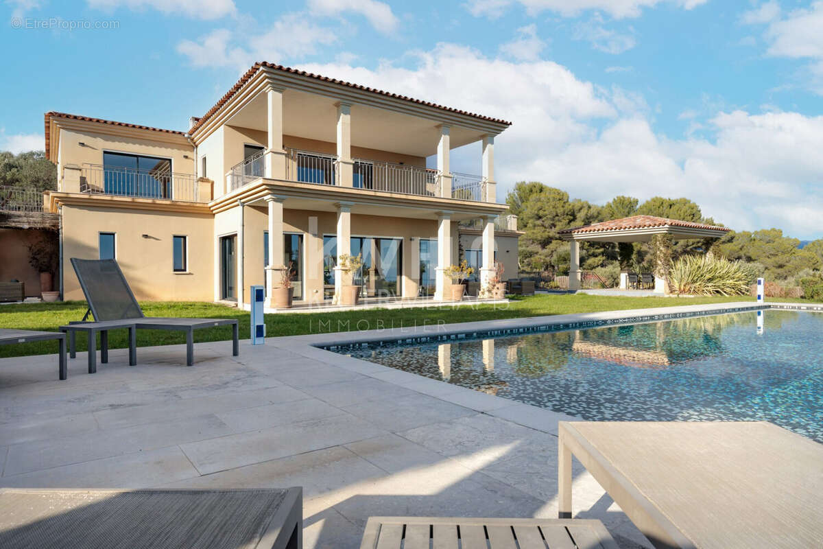 Maison à ROQUEFORT-LES-PINS