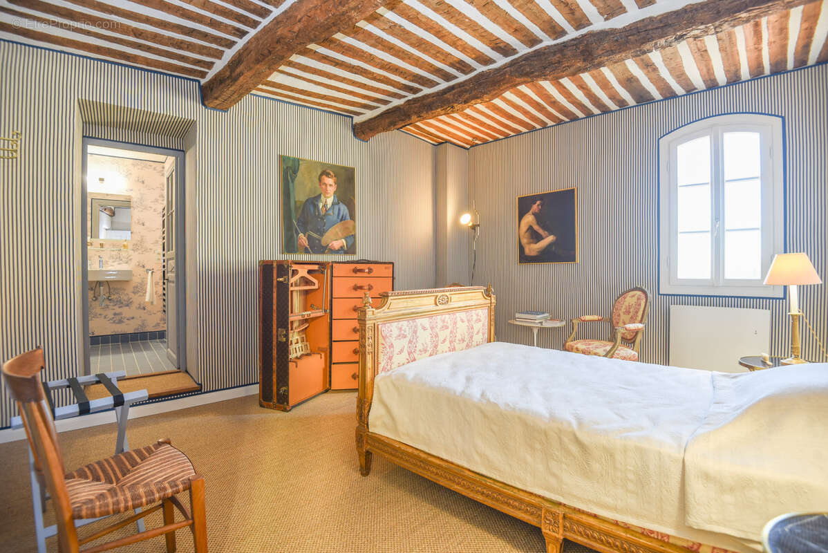 Maison à CHATEAUNEUF-GRASSE