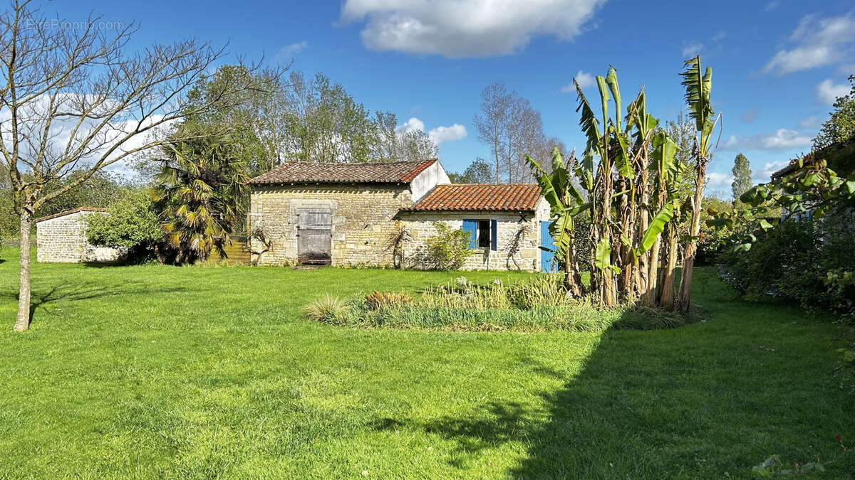 Maison à COULON