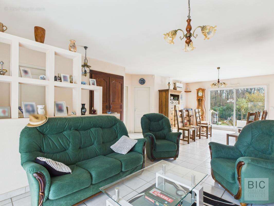 A vendre jolie maison à faible émission avec grand jardiin, atelier, garage et piscine - photo 4