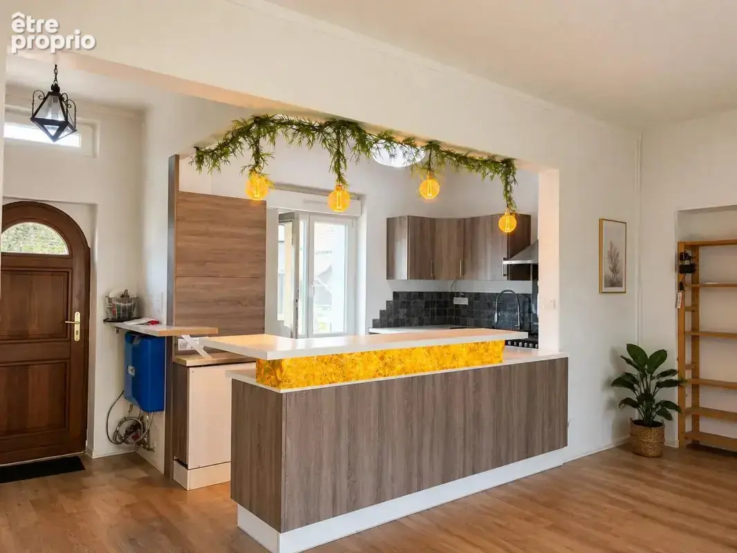 Maison de 7 pièces de 130 m² à Fleury-les-Aubrais - photo 2