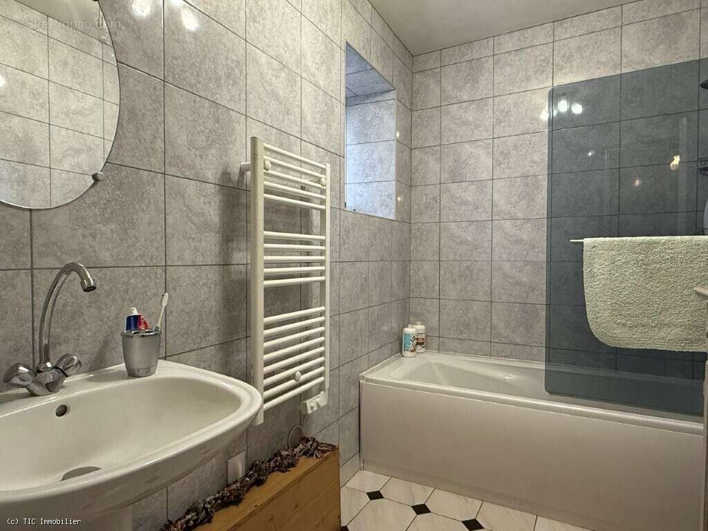 Maison à NANTEUIL-EN-VALLEE