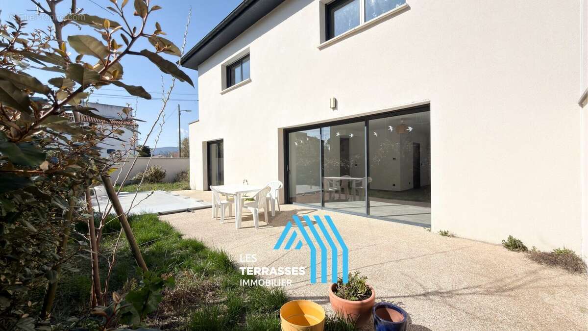 Maison à MONTELIMAR