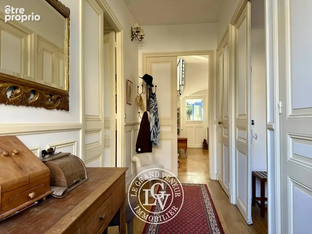 Fontainebleau – élégante maison bourgeoise de 227 m² avec jardin, véranda et garage - photo 7
