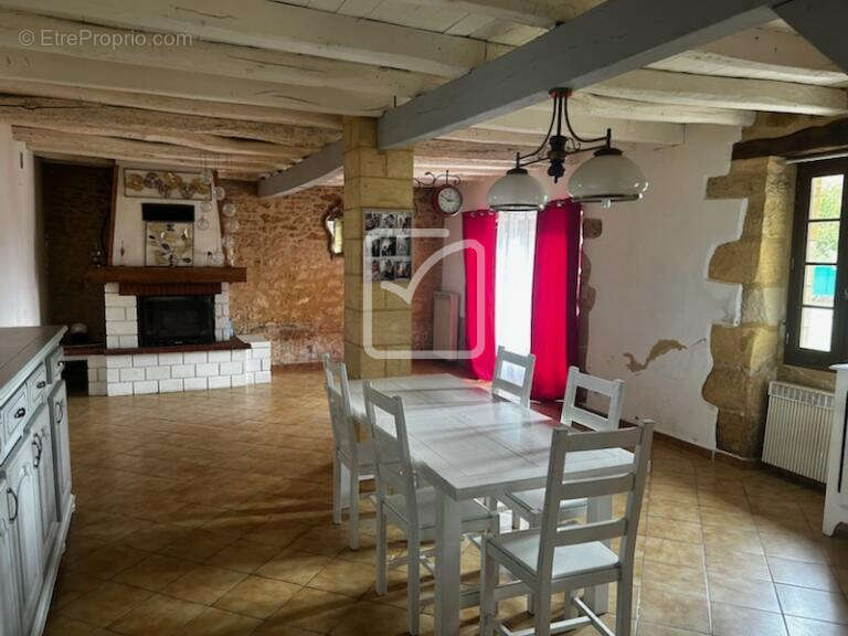Maison à CARSAC-AILLAC
