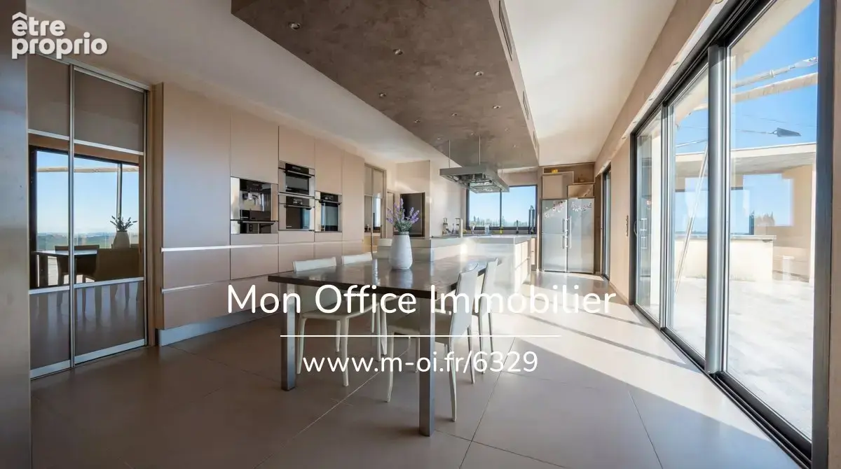 Référence : 6329-NGU. - propriété 10 pièces - 32ha - 980m2 - Vue spectaculaire sur la région et la mer - photo 11